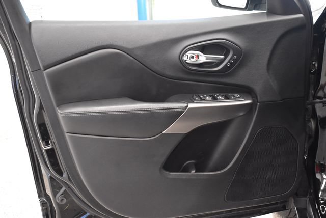 Used 2019 Jeep Cherokee Limited AWD/4WD image 20