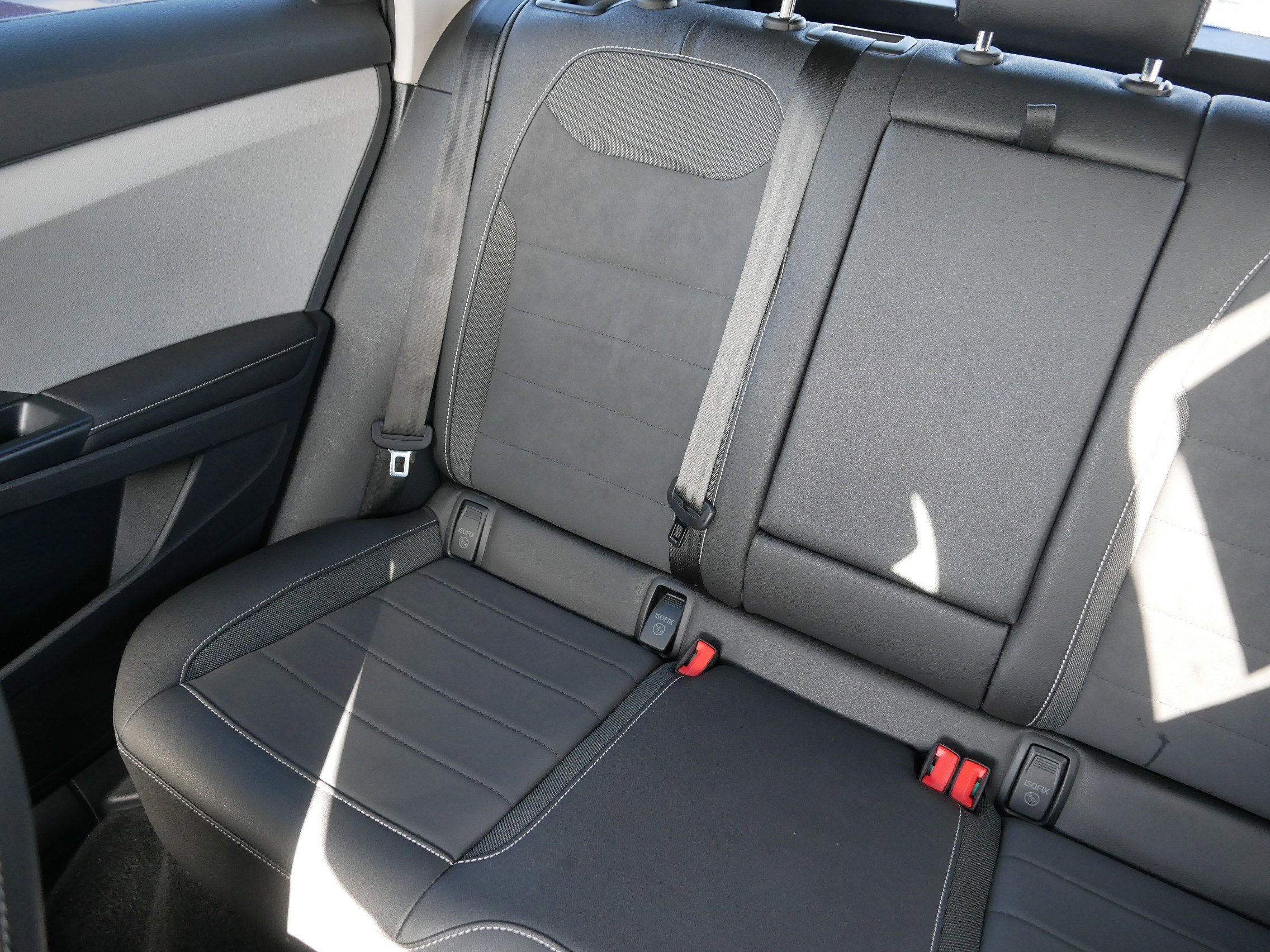 Used 2024 Volkswagen Taos SE image 12