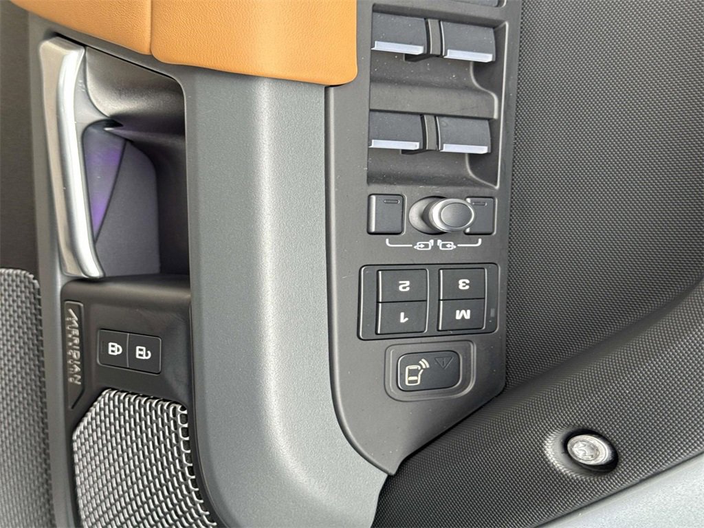 Used 2023 Land Rover Defender 110 X image 28