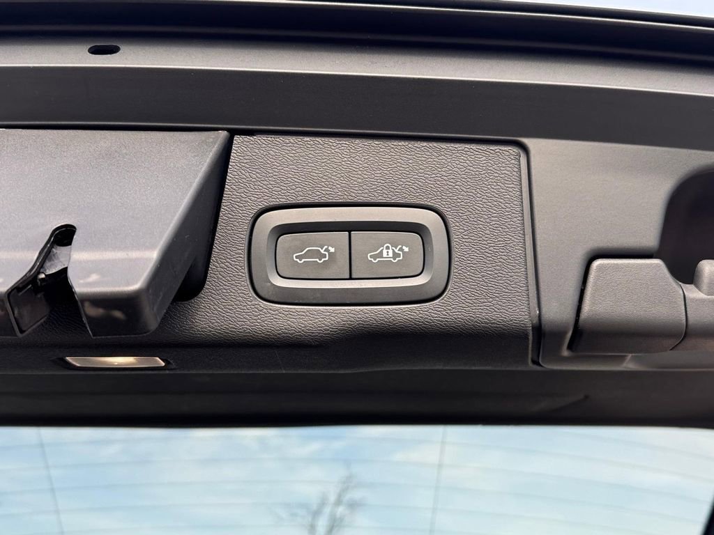 Certified 2023 Volvo XC60 T8 Ultimate image 6