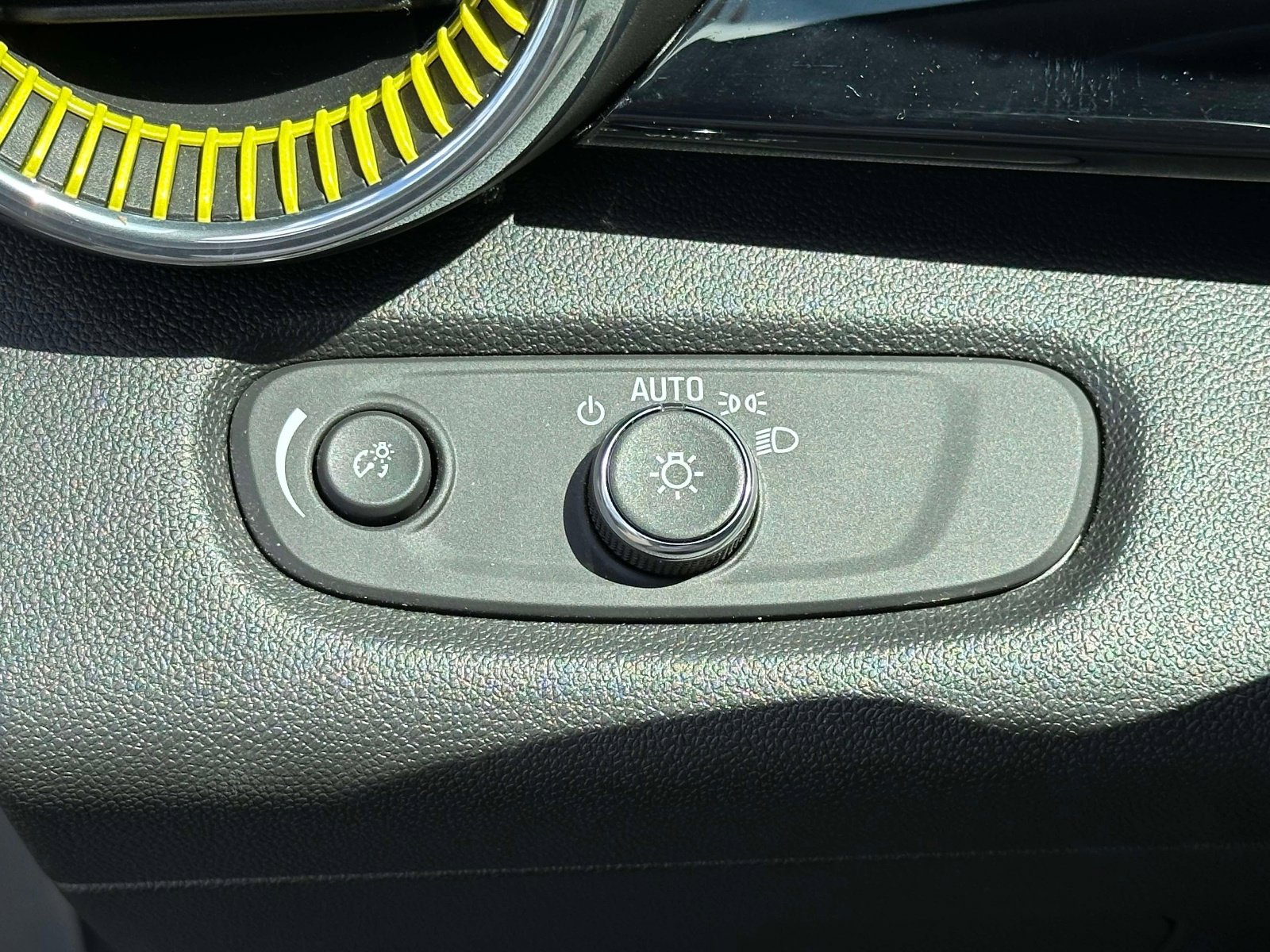 Used 2024 Chevrolet Trax ACTIV w/ Sunroof Package FWD image 22