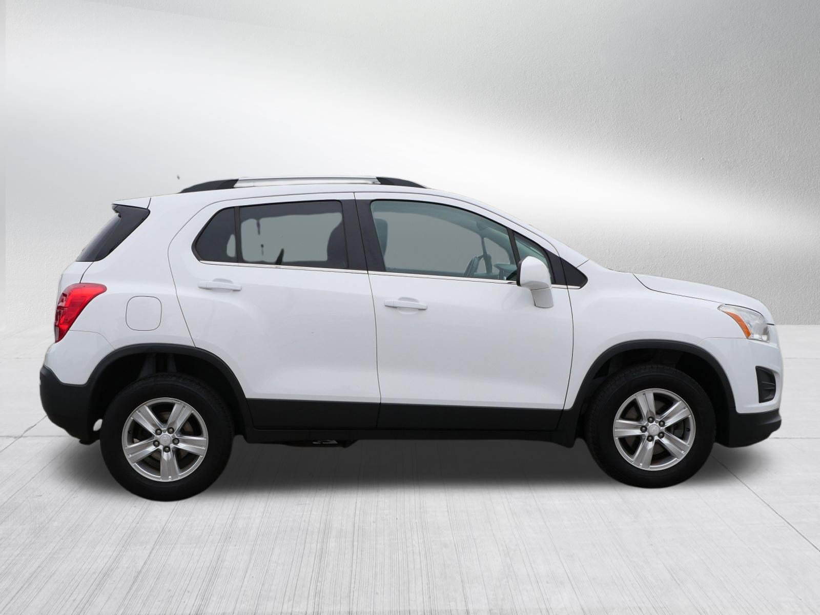 Used 2016 Chevrolet Trax LT w/ LT Convenience Package AWD/4WD image 8