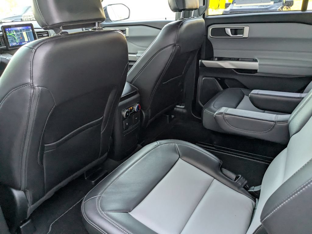 Used 2023 Ford Explorer XLT w/ Equipment Group 202A AWD/4WD image 28