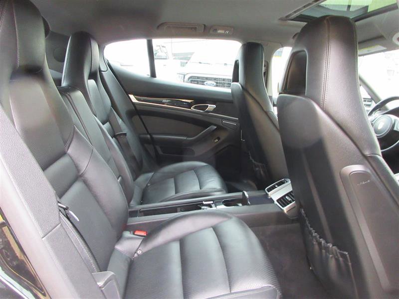 Used 2016 Porsche Panamera 4 image 30
