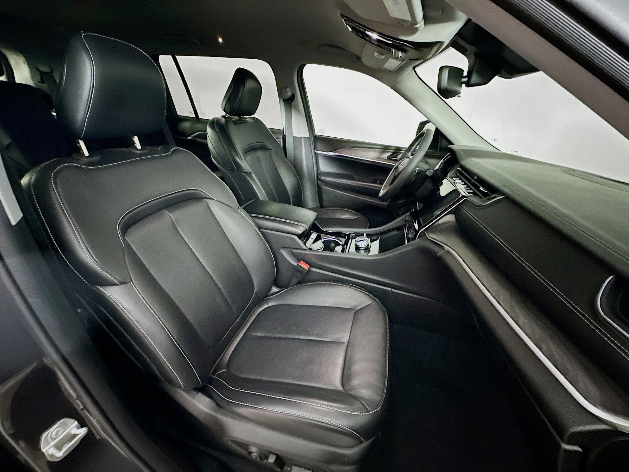 Used 2023 Jeep Grand Cherokee L Limited image 33