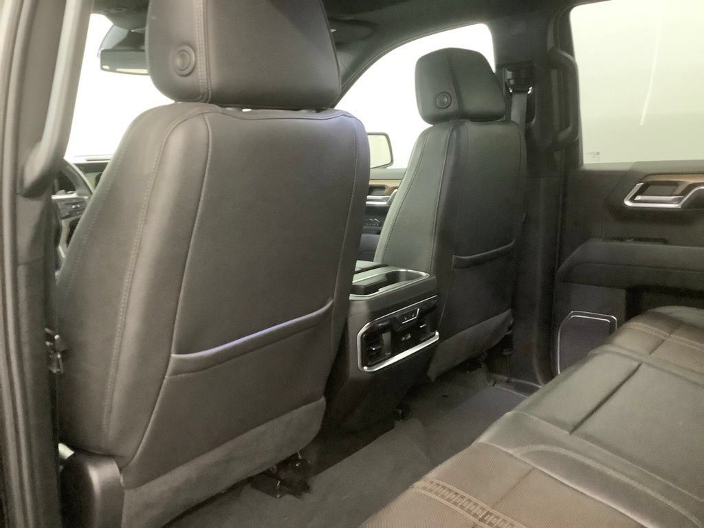 Used 2022 Chevrolet Silverado 1500 High Country w/ High Country Premium Package AWD/4WD image 8