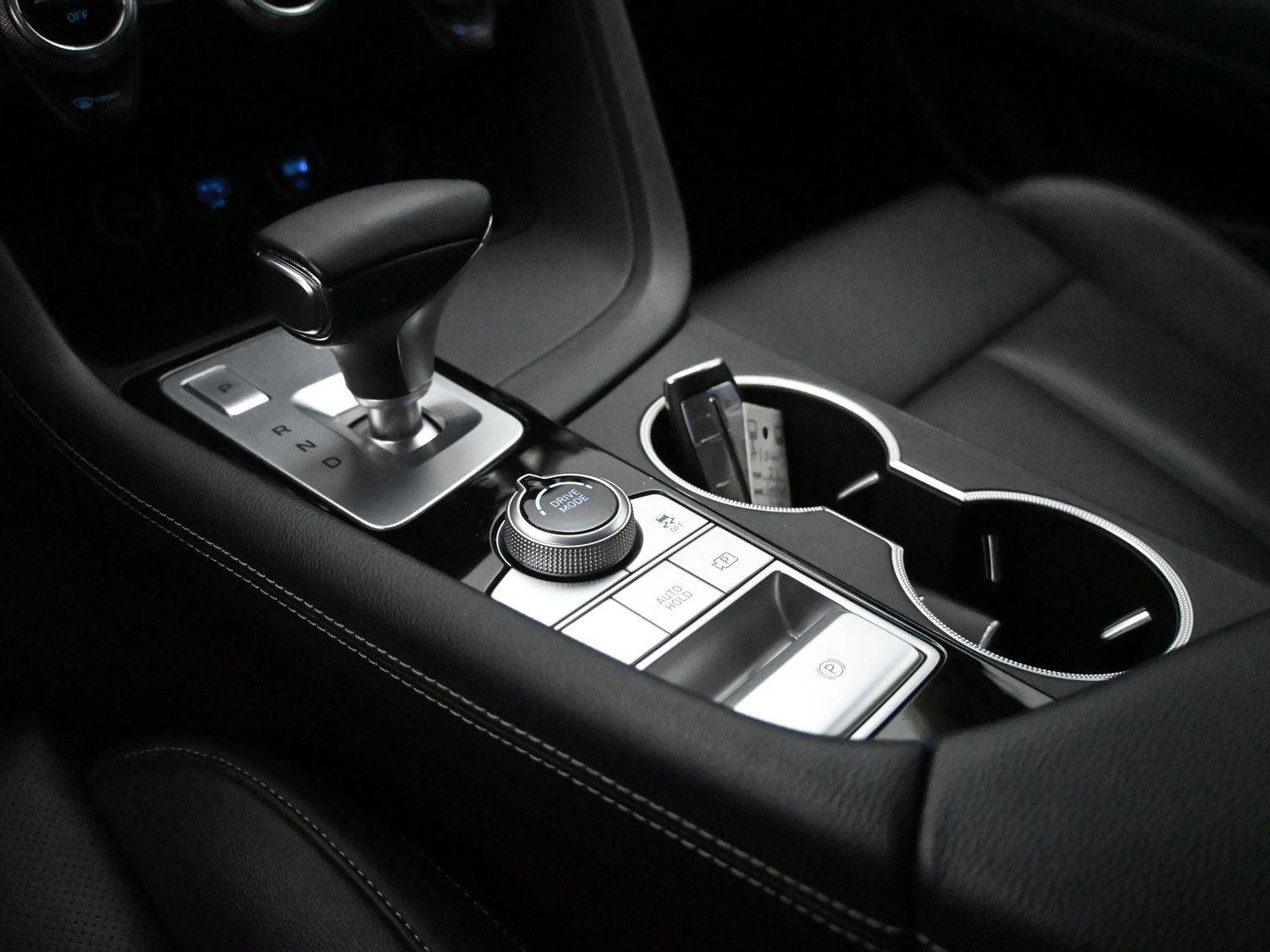 Used 2022 Genesis G70 2.0T image 5