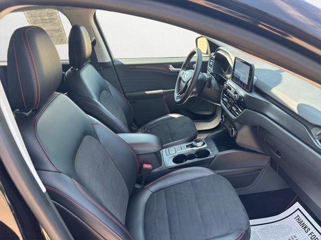 Used 2022 Ford Escape SEL w/ SEL Stealth AWD Package image 15