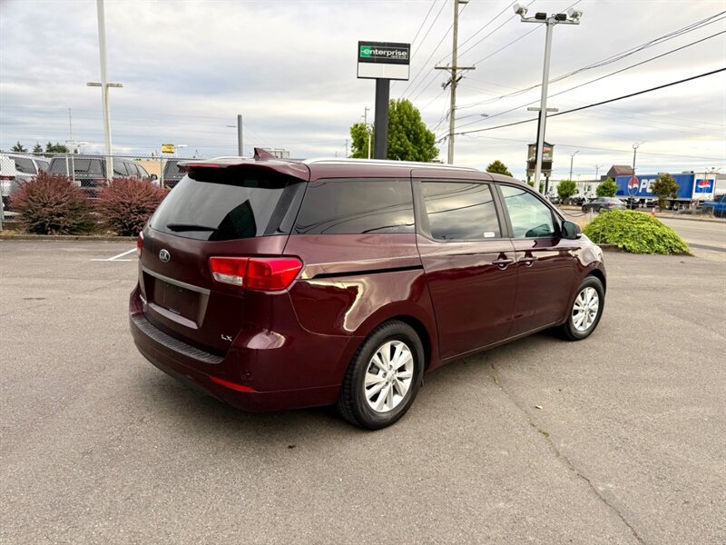 Used 2018 Kia Sedona LX w/ LX Essentials Premium Package FWD image 5