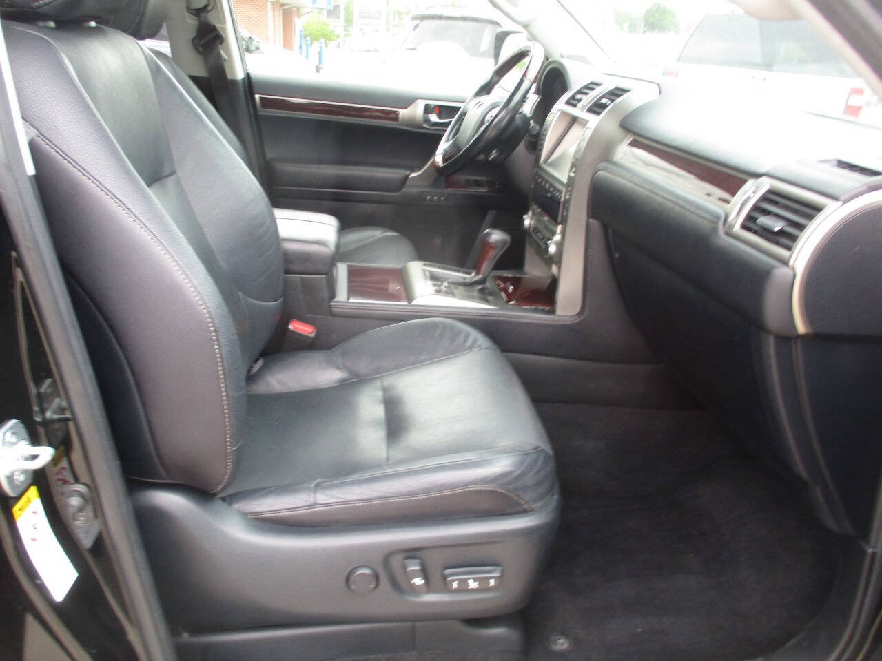 Used 2017 Lexus GX 460 Premium w/ Premium Package AWD/4WD image 40