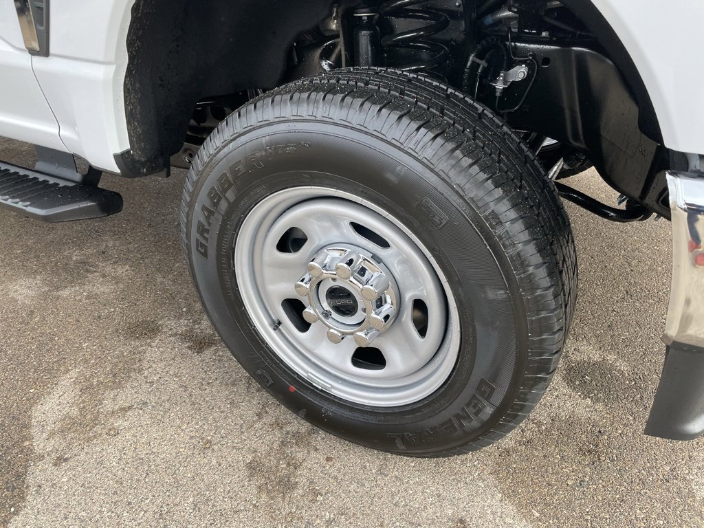 New 2026 Ford F350 XL w/ XL Chrome Package image 3