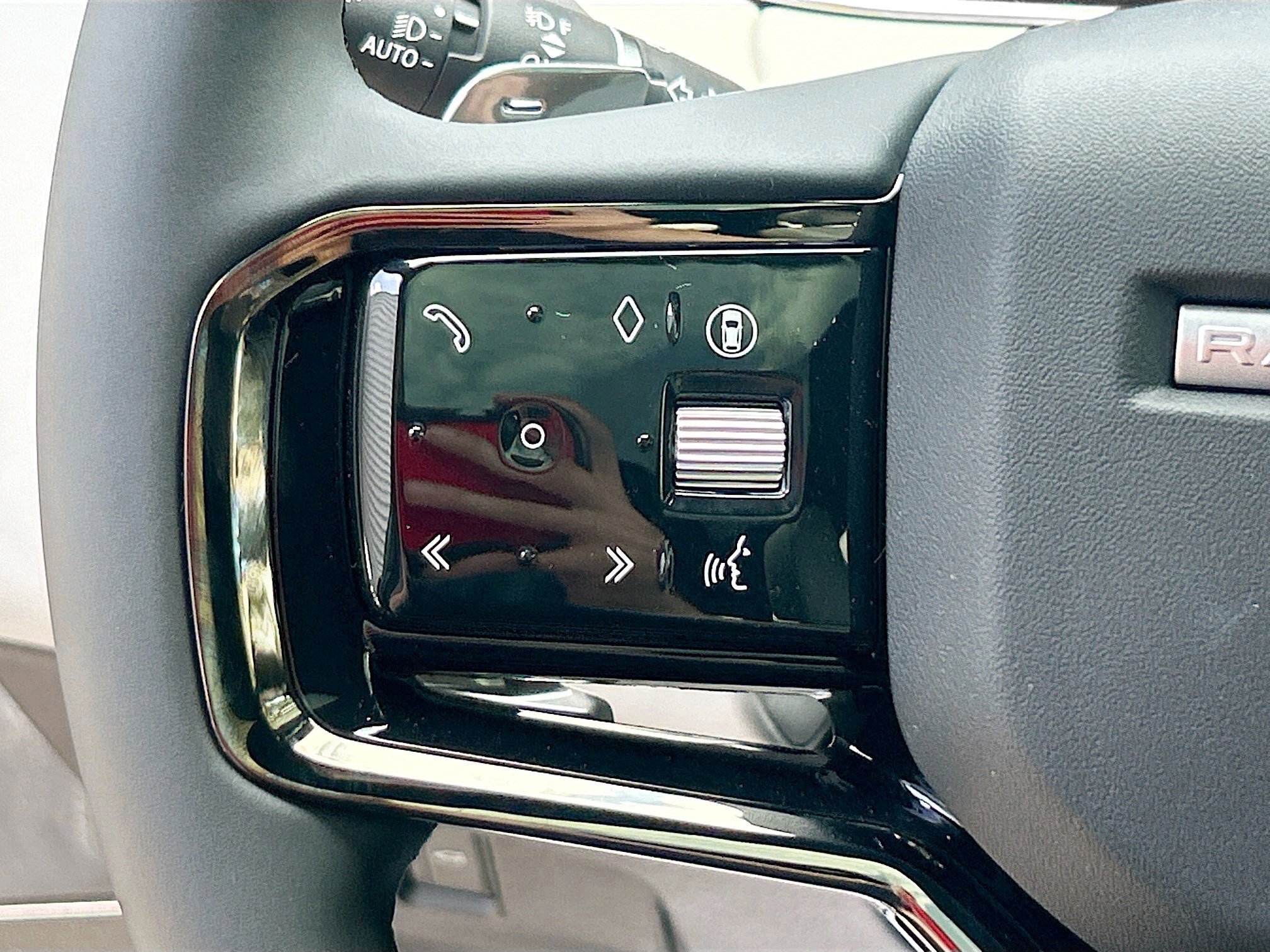 Used 2026 Land Rover Range Rover Evoque S image 31