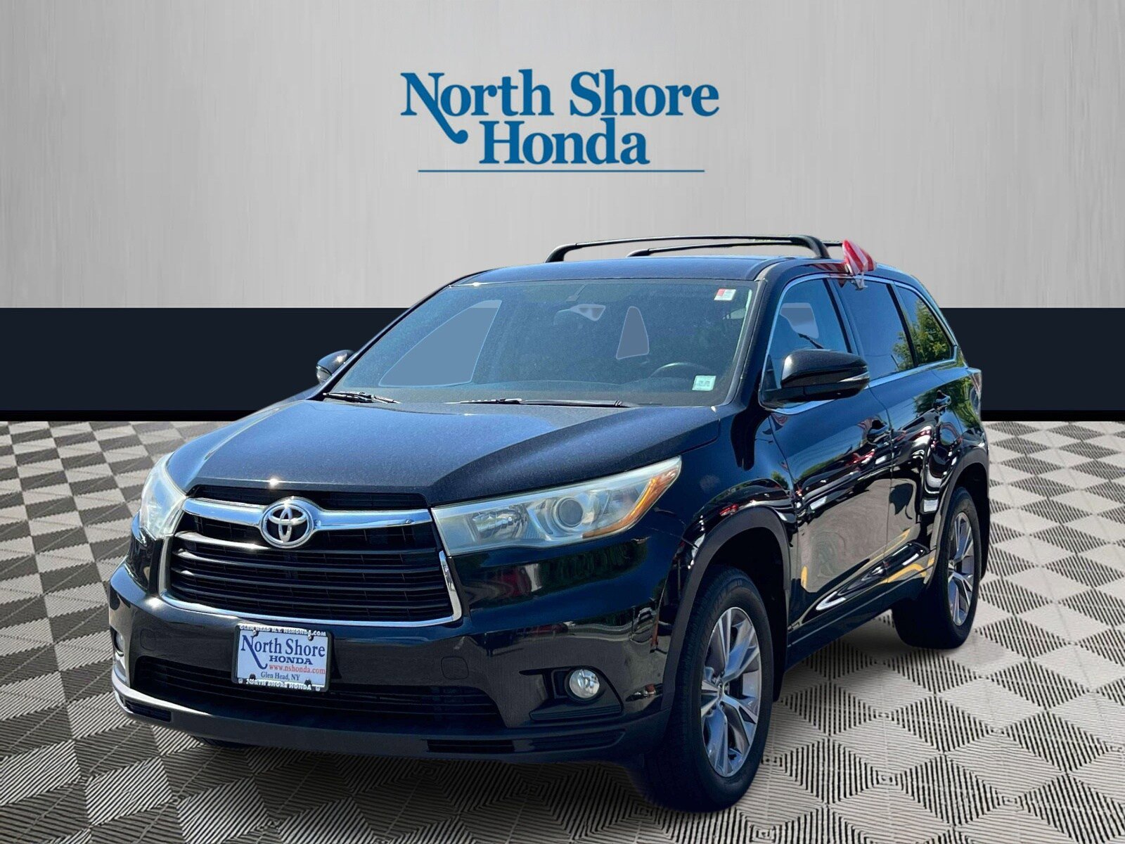 Used 2016 Toyota Highlander Plus AWD/4WD image 3