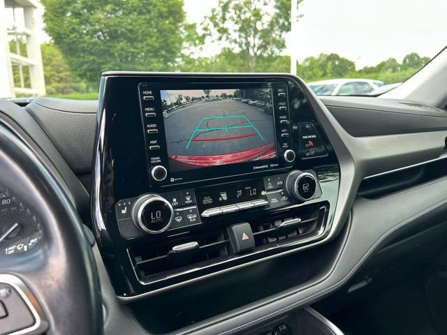 Used 2020 Toyota Highlander XLE AWD/4WD image 27