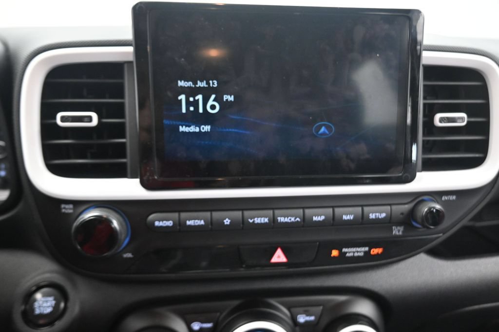Used 2022 Hyundai Venue Limited FWD image 12