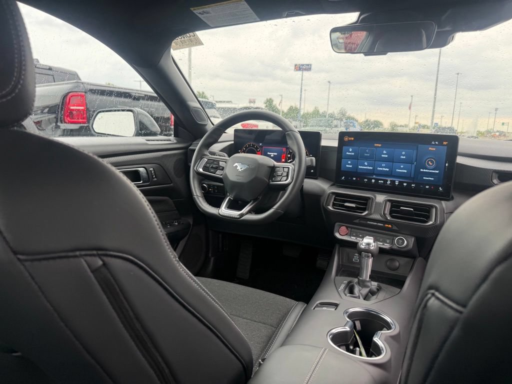 Used 2025 Ford Mustang Coupe RWD image 38