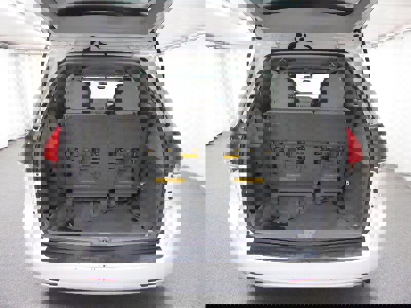 Used 2014 Toyota Sienna LE image 30