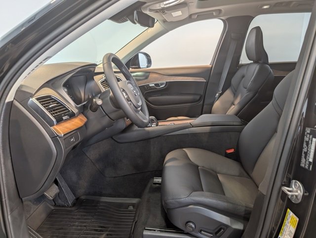 Used 2024 Volvo XC90 B6 Plus w/ Protection Package Premier image 11