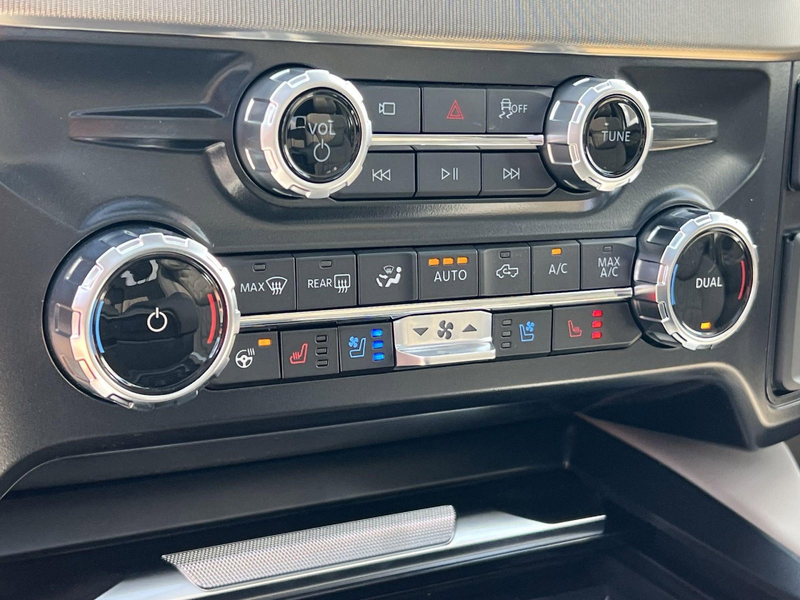 New 2025 Ford F350 Platinum w/ Platinum Plus Package image 21