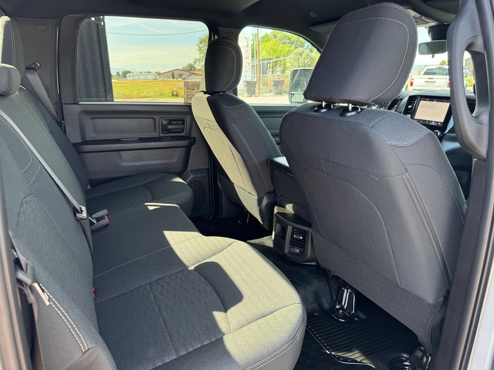 New 2027 RAM 4500 4x4 Crew Cab DRW w/ Laramie Trim Package image 30