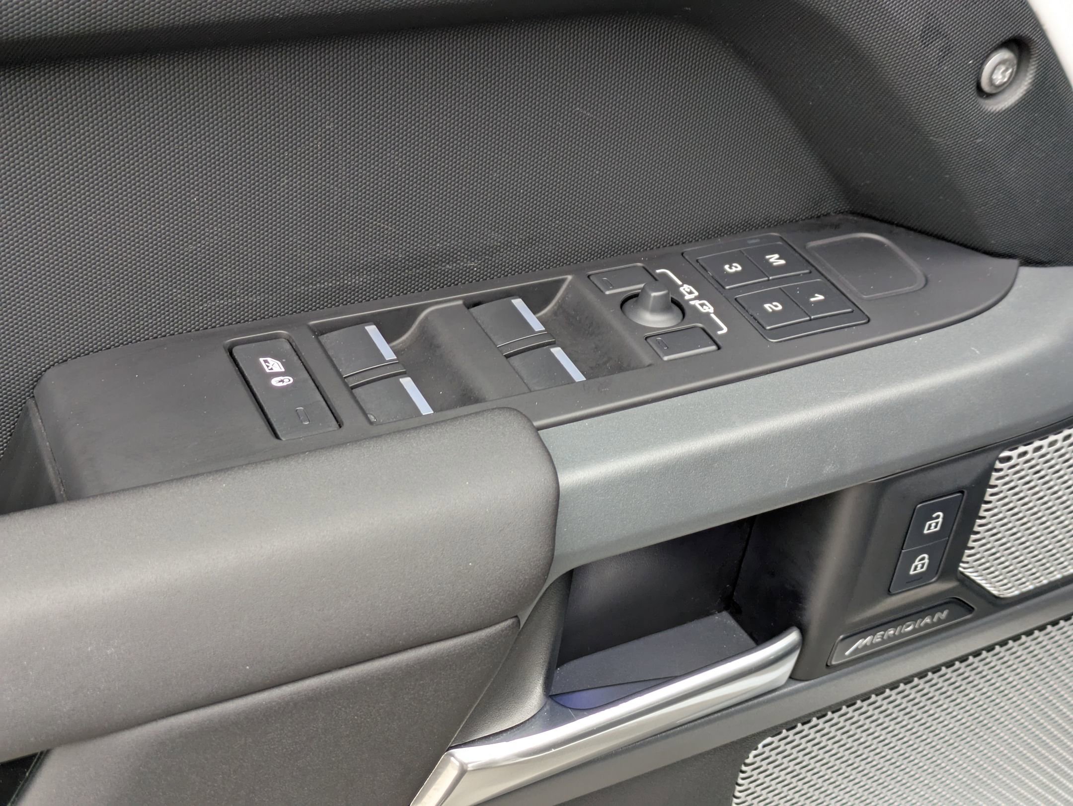 Used 2024 Land Rover Defender 130 X-Dynamic SE image 11