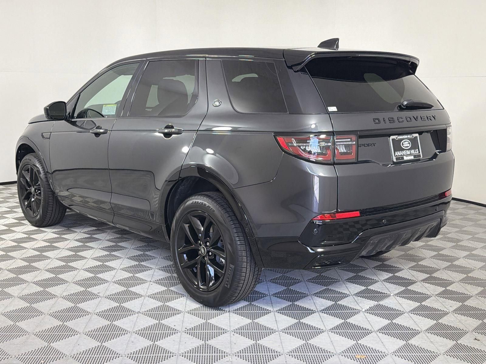 New 2026 Land Rover Discovery Sport Landmark image 3