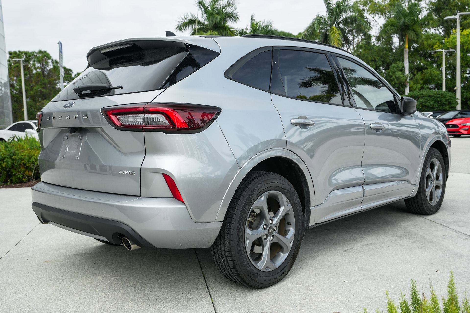 Used 2023 Ford Escape ST-Line image 9