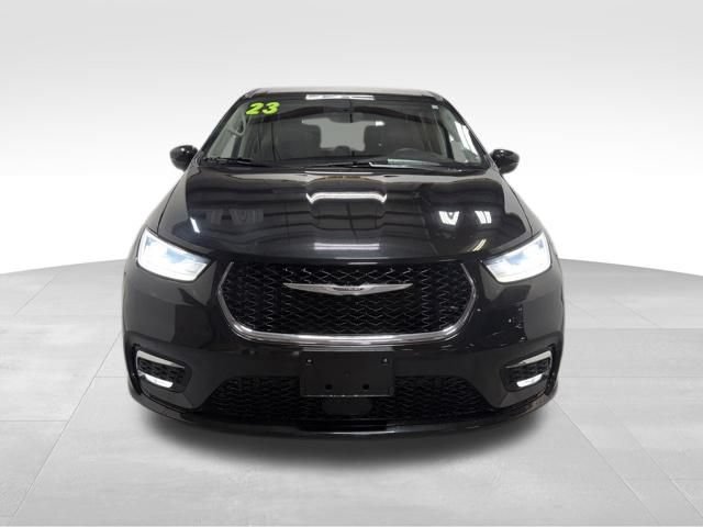 Used 2023 Chrysler Pacifica Touring-L FWD image 3