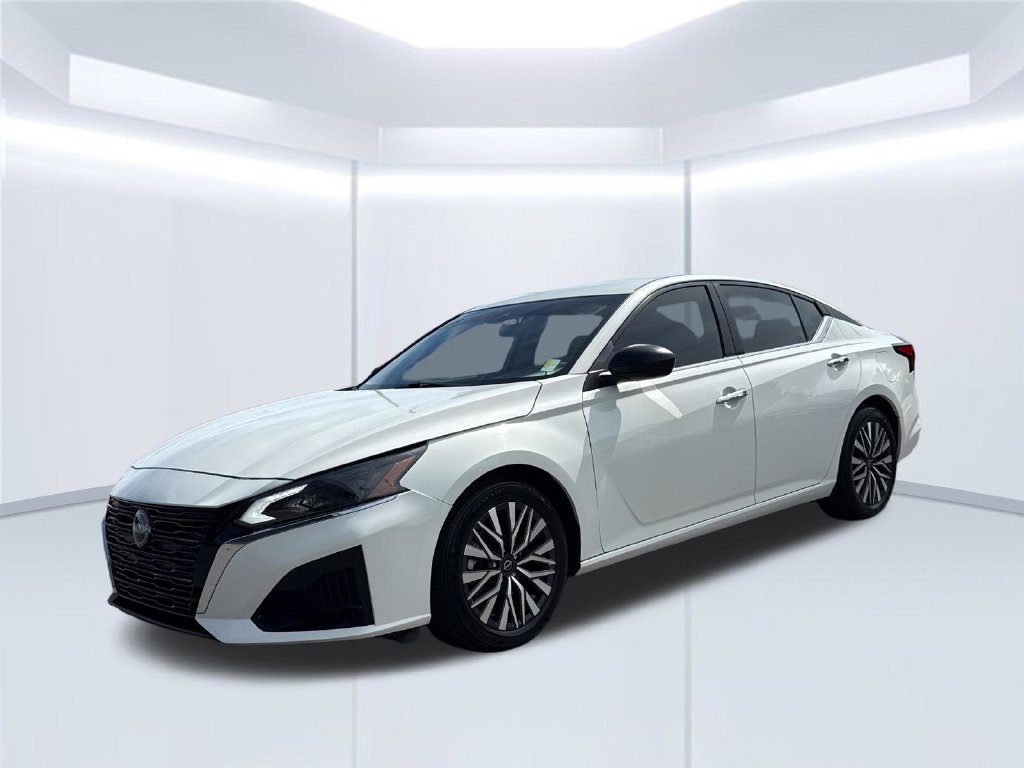 Used 2025 Nissan Altima 2.5 SV FWD image 10