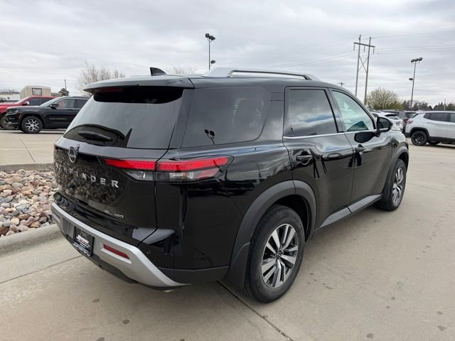 Used 2024 Nissan Pathfinder SL AWD/4WD image 6