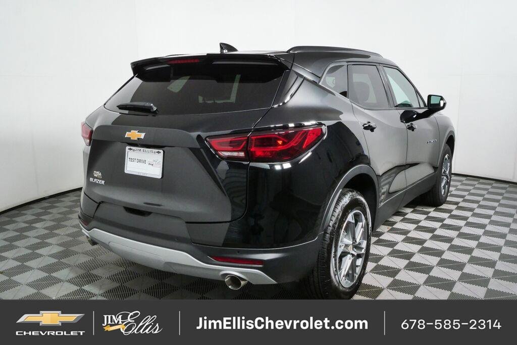 New 2026 Chevrolet Blazer LT w/ Convenience Package FWD image 3