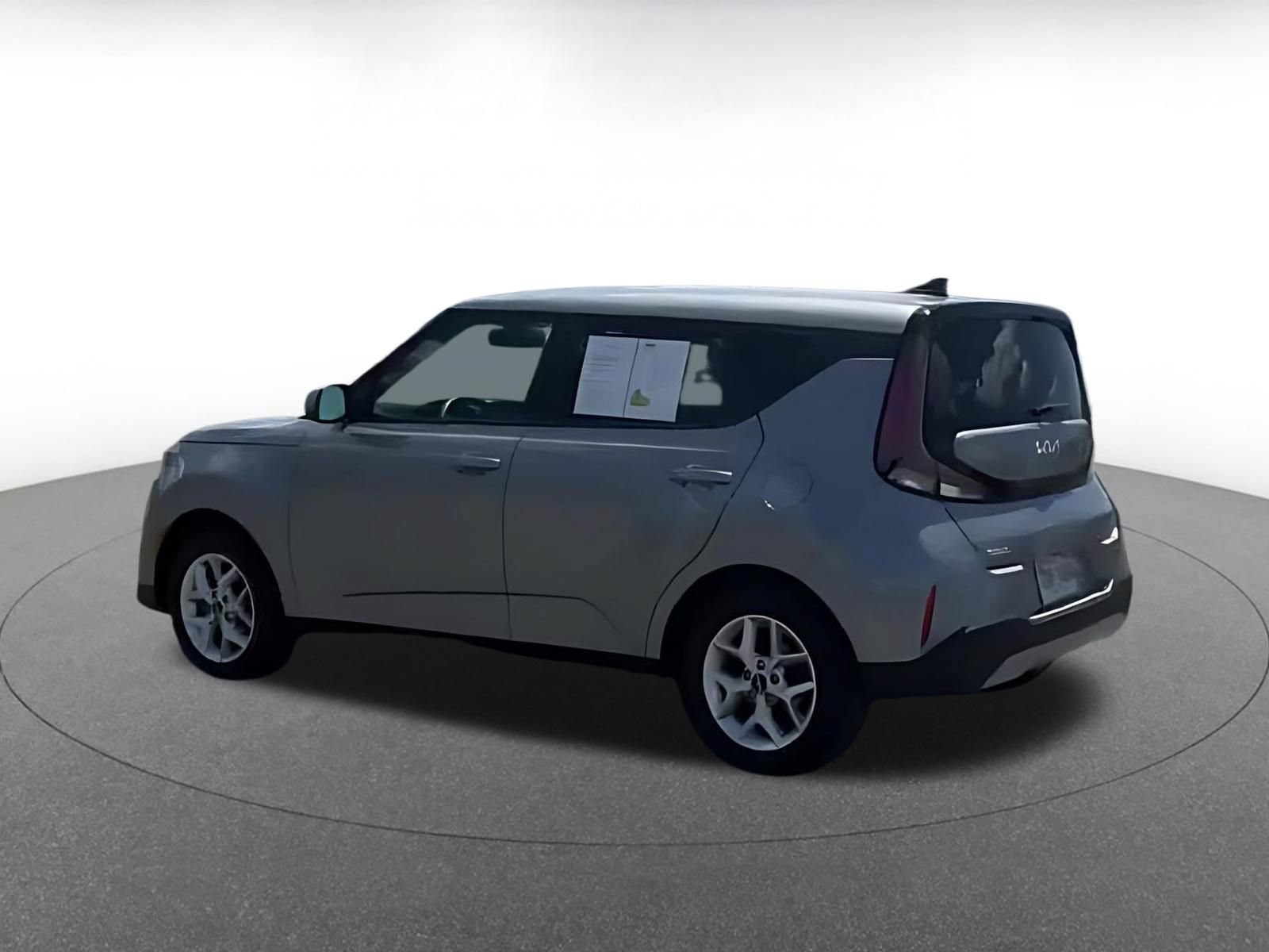 Used 2025 Kia Soul LX w/ LX Technology Package FWD image 7