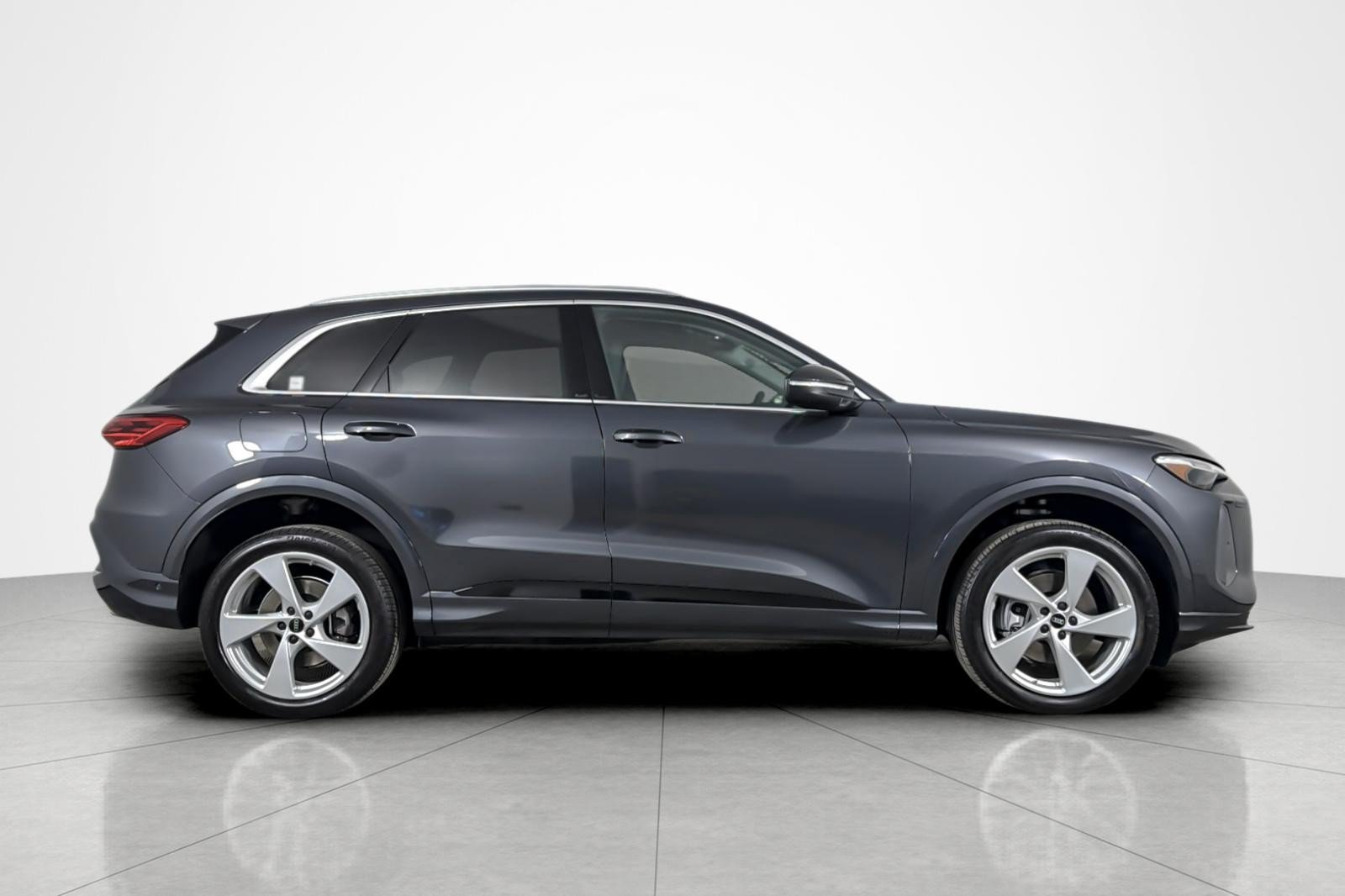 Used 2025 Audi Q5 Premium Plus w/ Premium Plus AWD/4WD image 6