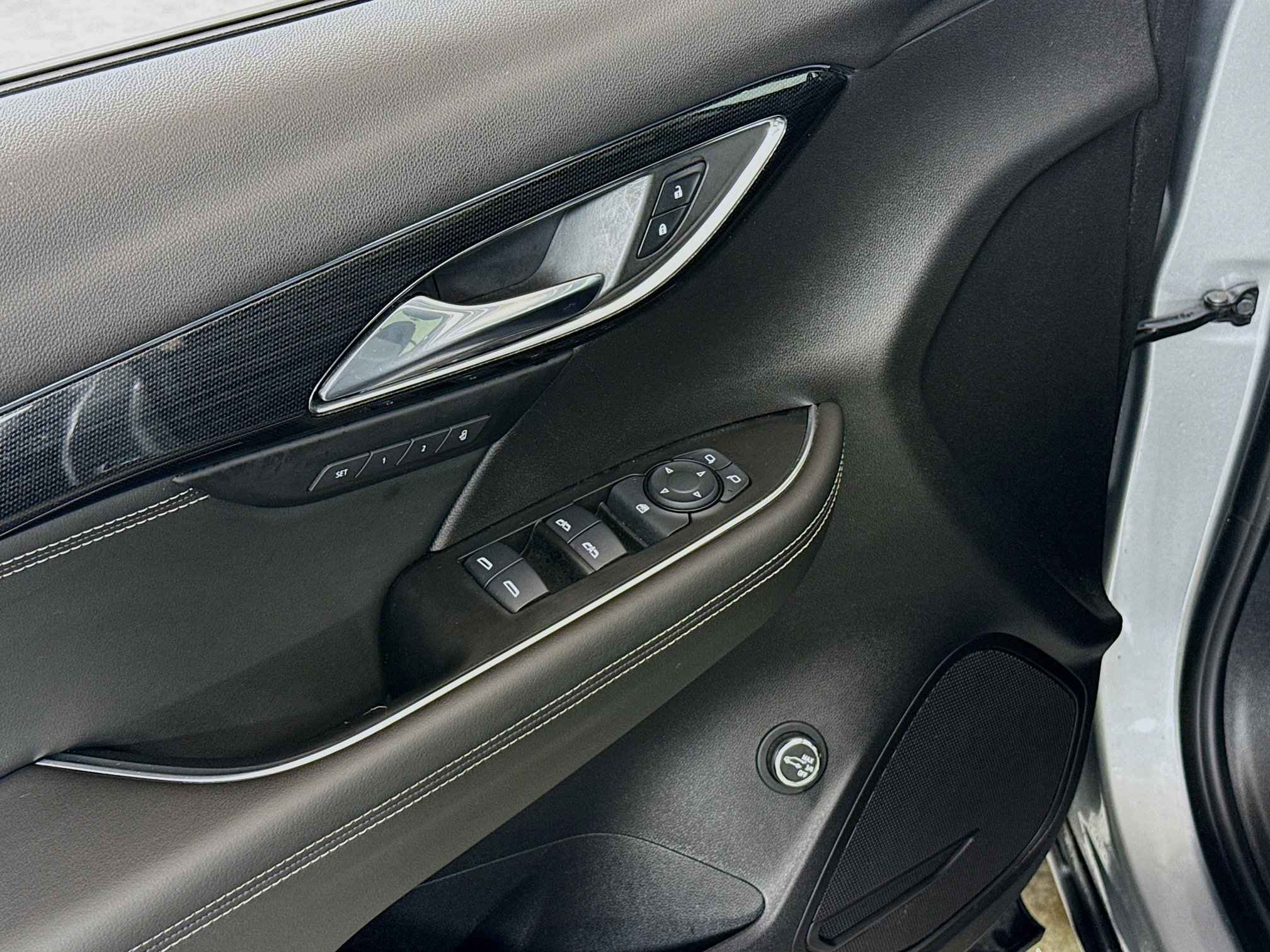 Used 2023 Buick Envision Essence w/ Sport Touring Package image 19