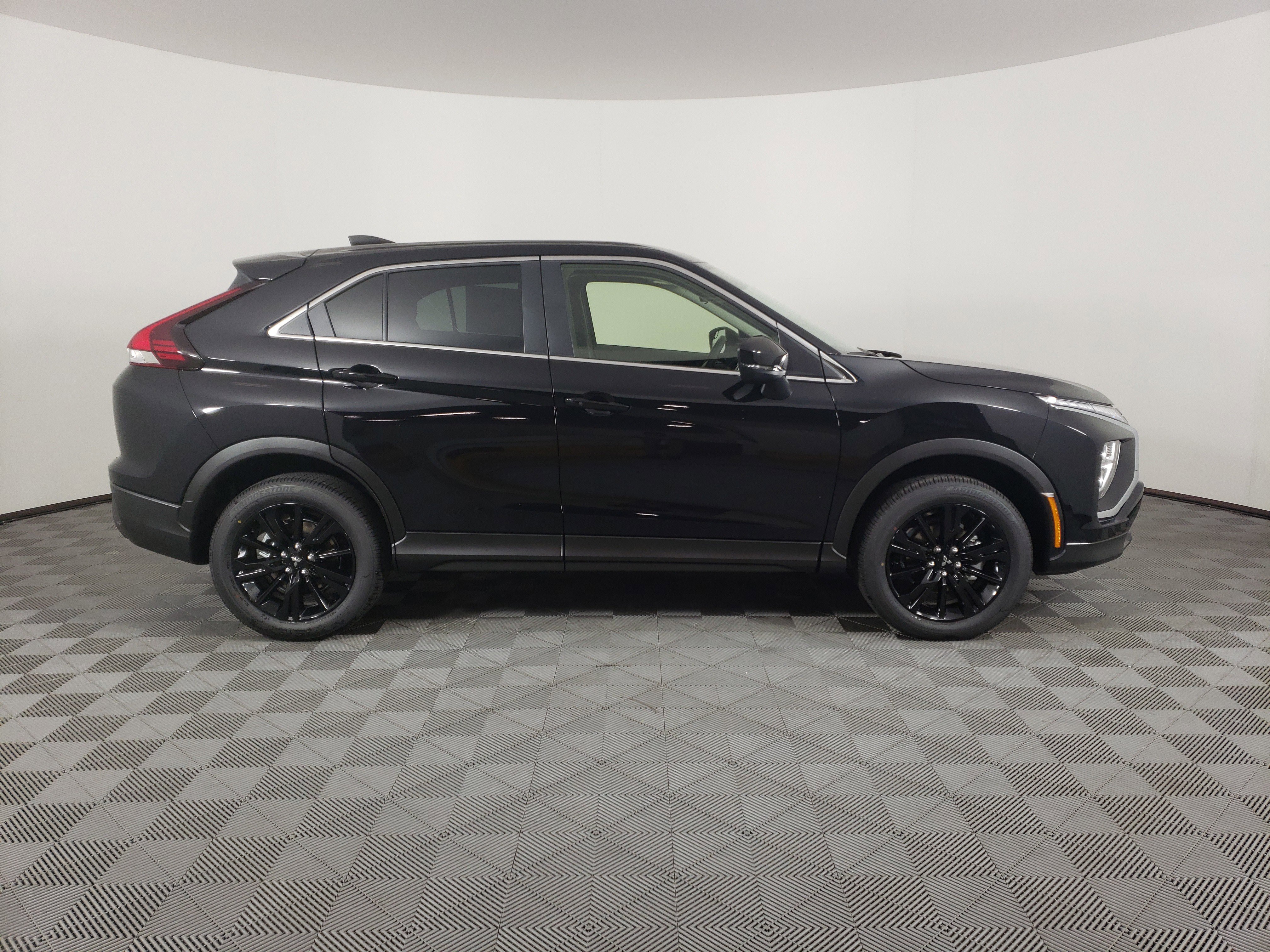 New 2026 Mitsubishi Eclipse Cross LE image 3