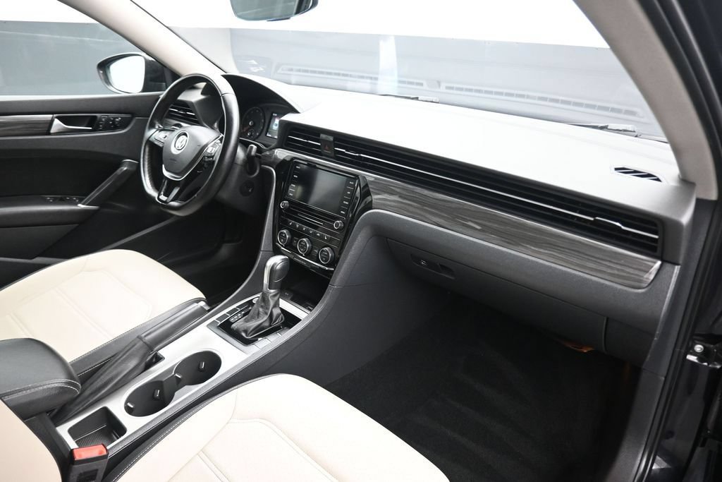 Used 2020 Volkswagen Passat 2.0T R-Line FWD image 45