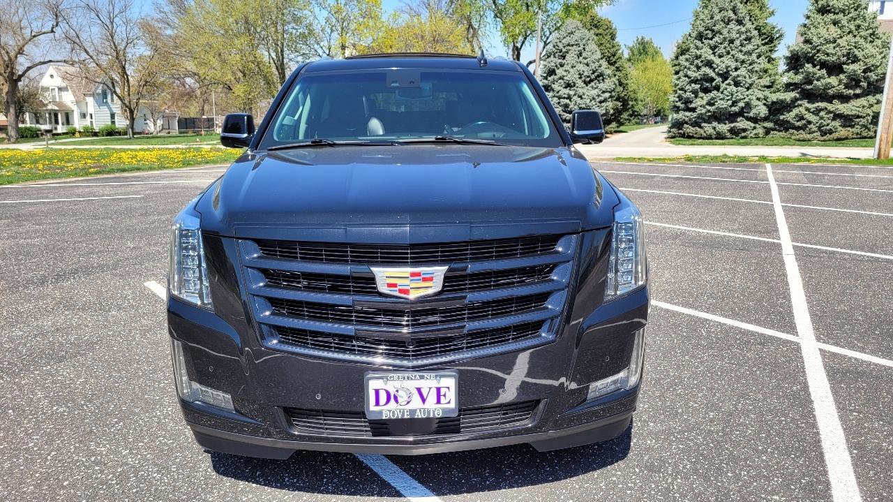 Used 2019 Cadillac Escalade ESV Premium Luxury w/ Escalade Sport Edition AWD/4WD image 3