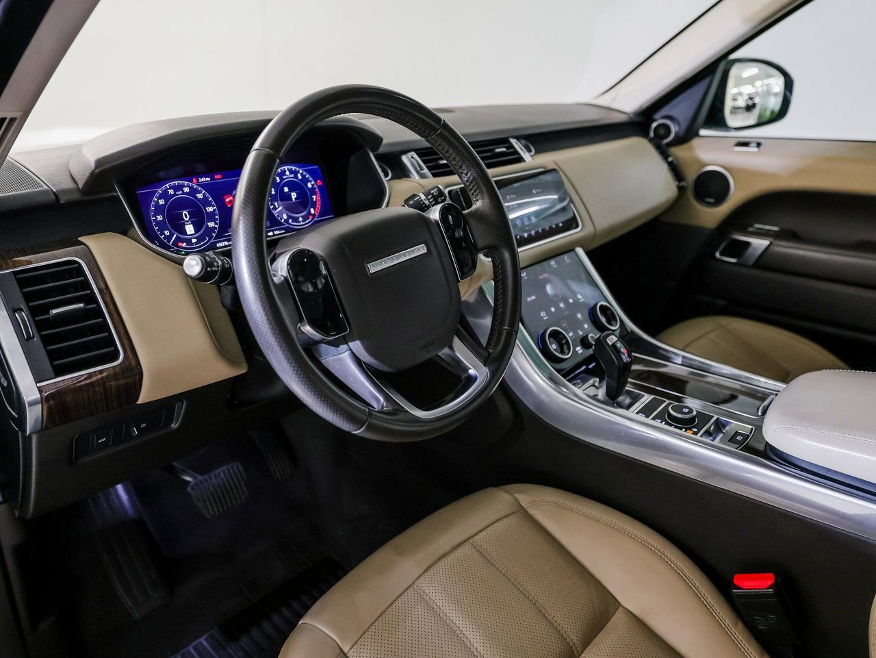 Used 2020 Land Rover Range Rover Sport HSE image 4