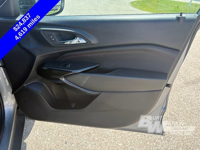 Used 2024 Chevrolet Trax RS w/ Sunroof Package FWD image 29