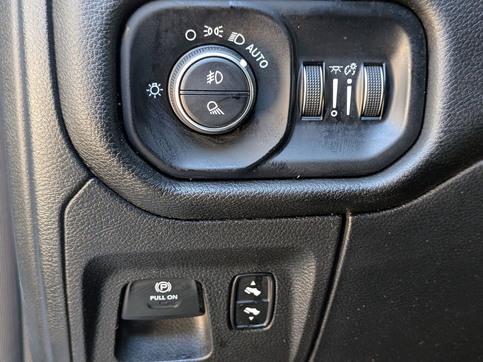 Used 2025 RAM 1500 Laramie image 17