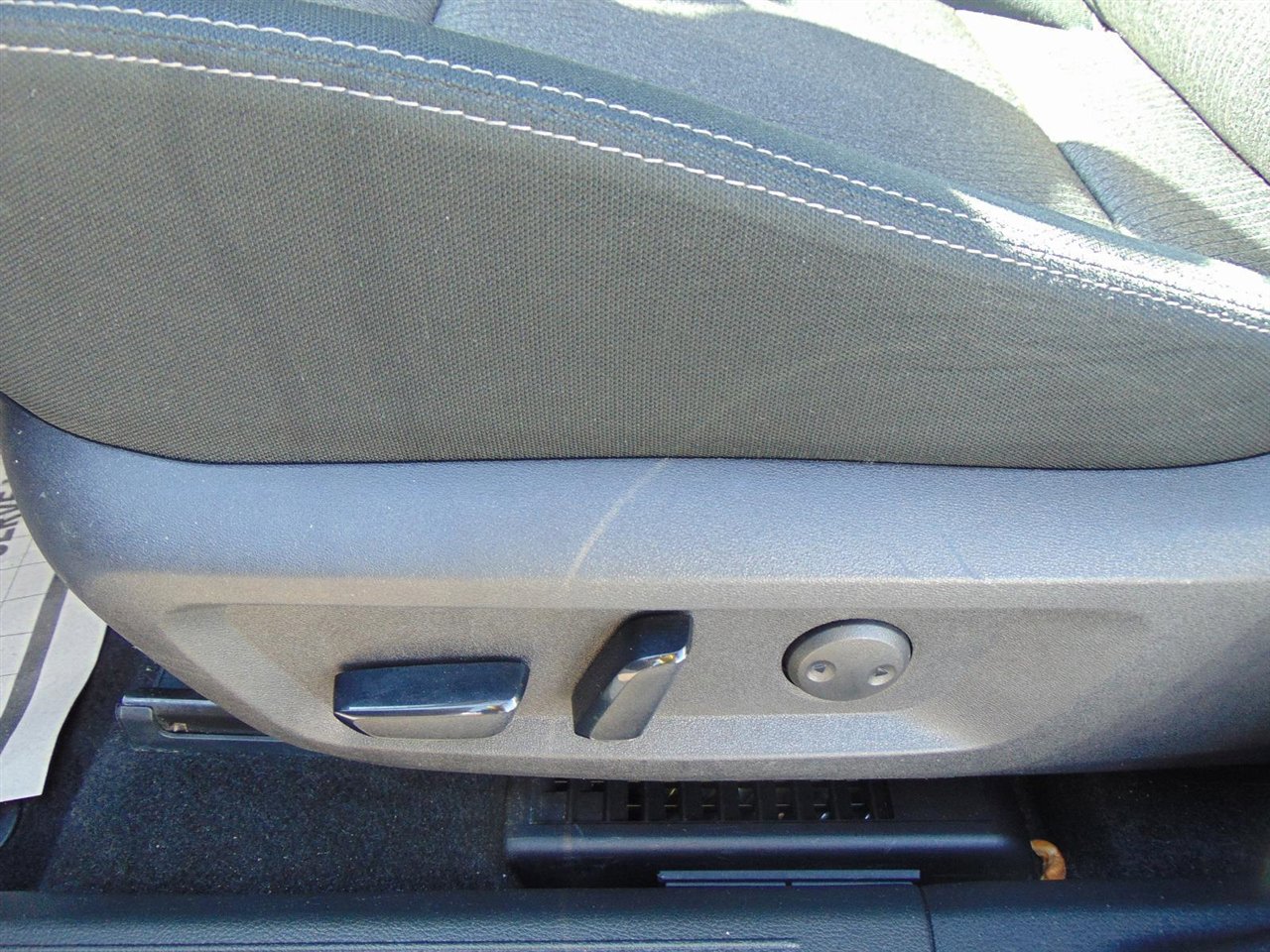 Used 2024 Nissan Rogue SV image 19