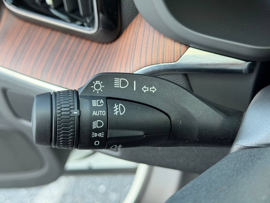 Certified 2024 Volvo XC60 T8 Ultimate w/ Protection Package Premier AWD/4WD image 33