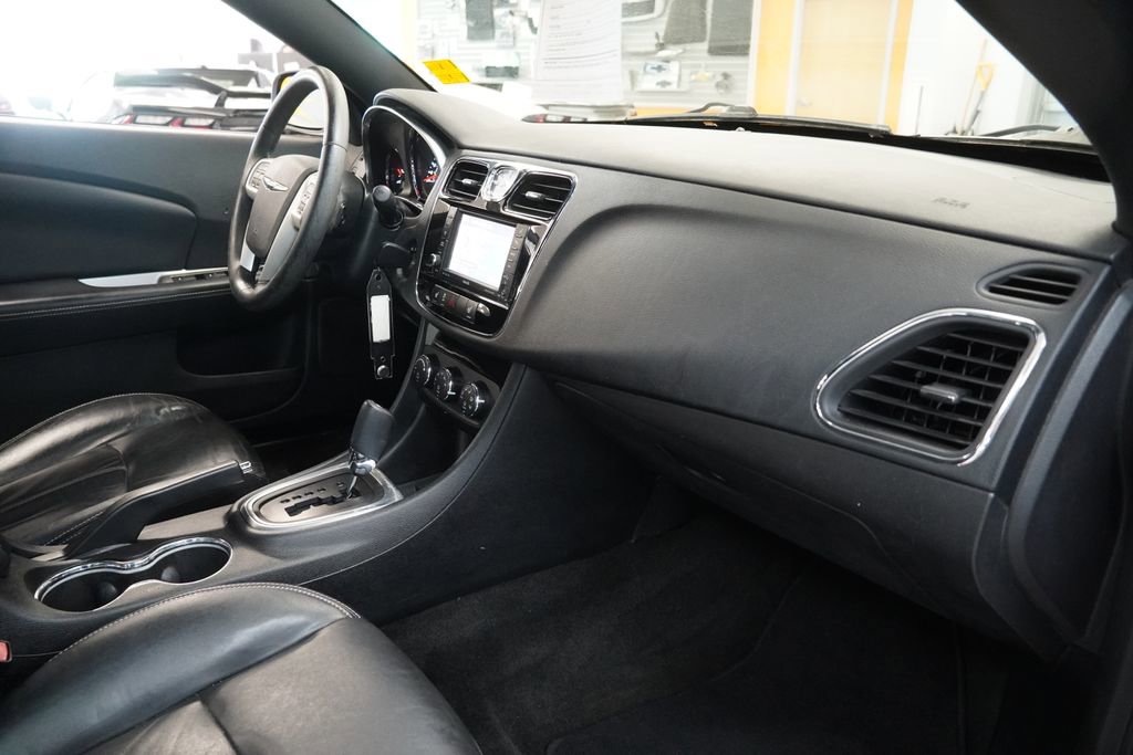 Used 2012 Chrysler 200 Limited FWD image 21