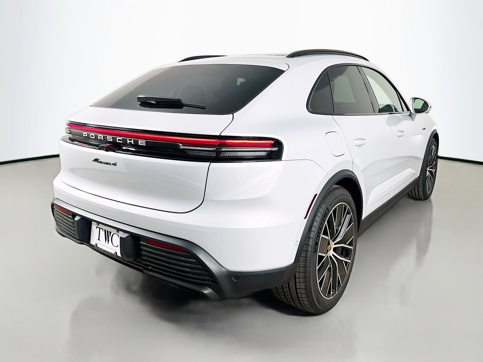 New 2026 Porsche Macan 4 Electric AWD/4WD image 5