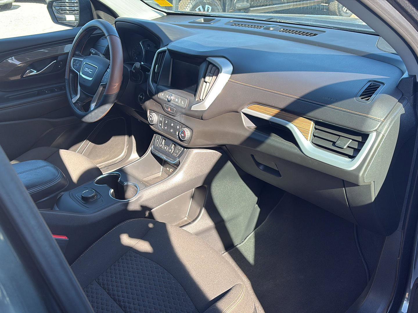 Used 2020 GMC Terrain SLE image 27