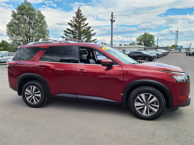 Used 2022 Nissan Pathfinder SL w/ SL Black Package image 5