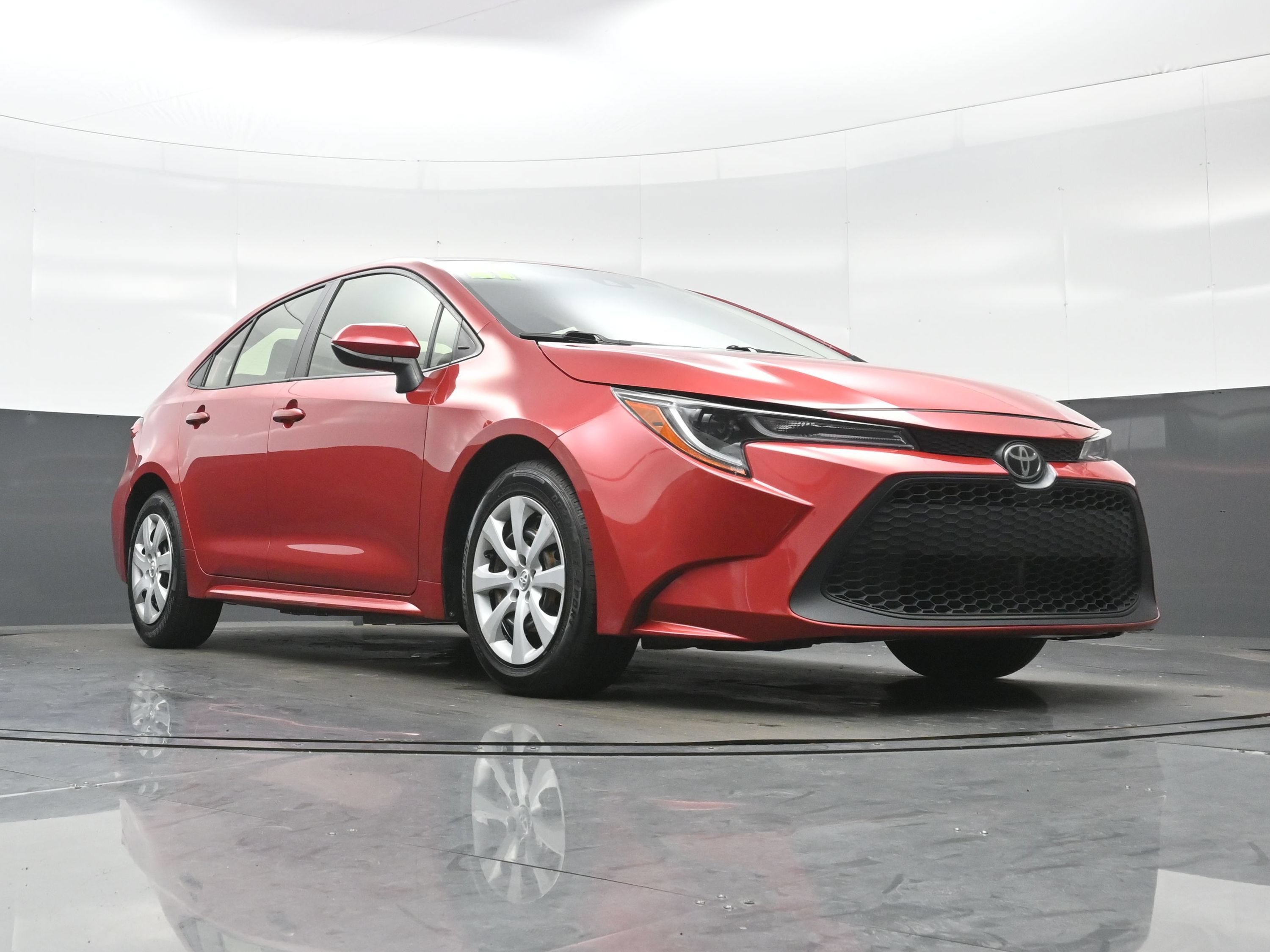 Used 2021 Toyota Corolla LE FWD image 30