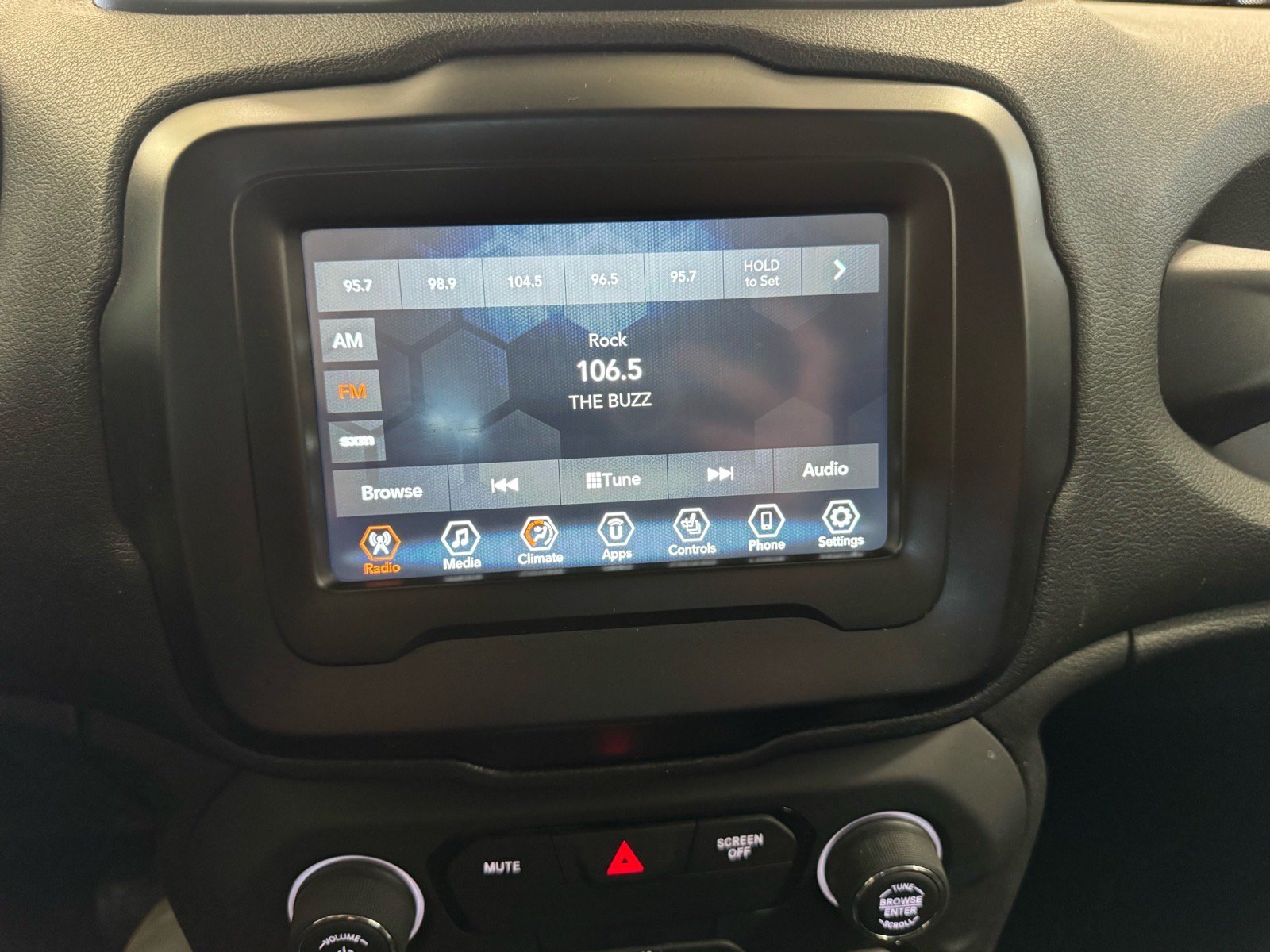 Used 2019 Jeep Renegade Latitude w/ Cold Weather Group AWD/4WD image 25