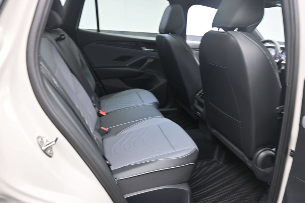 New 2026 Volkswagen Tiguan SE R-Line FWD image 25