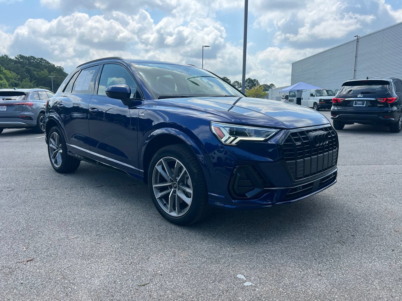 Used 2025 Audi Q3 2.0T Premium w/ Convenience Package AWD/4WD image 3